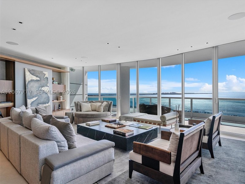 Comprar apartamento no Bristol Tower 3602