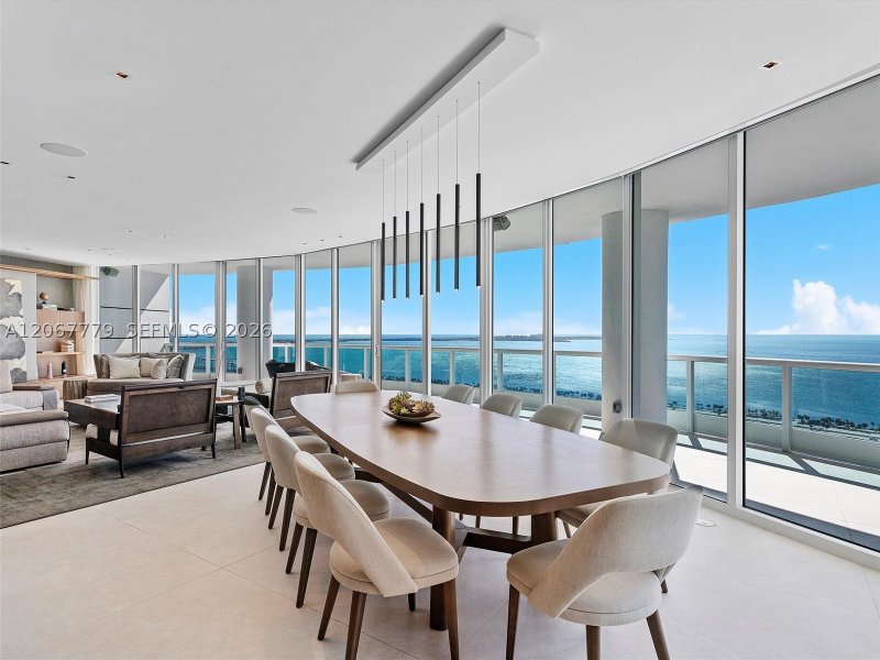 Comprar apartamento no Bristol Tower 3602