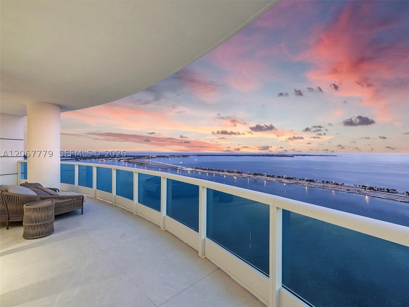 Comprar apartamento no Bristol Tower 3602