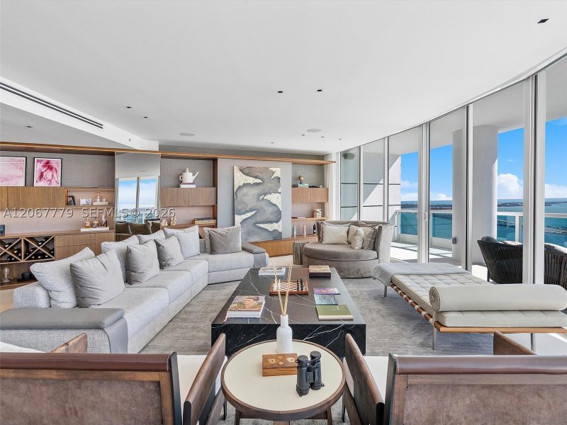 Comprar apartamento no Bristol Tower 3602