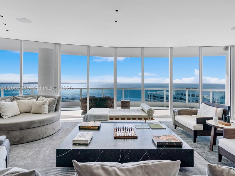 Comprar apartamento no Bristol Tower 3602