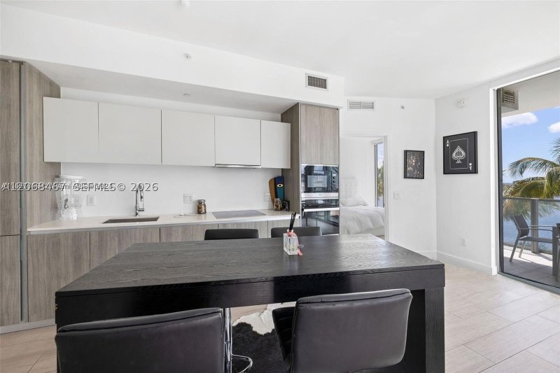 Comprar apartamento no Biscayne Beach 809