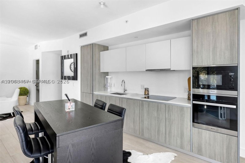Comprar apartamento no Biscayne Beach 809
