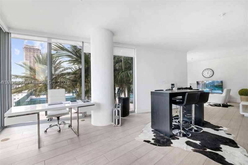 Comprar apartamento no Biscayne Beach 809