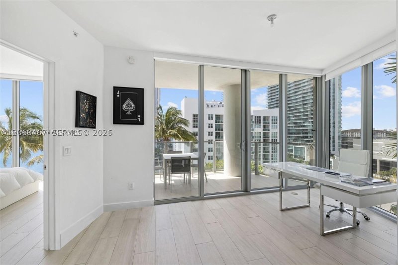 Comprar apartamento no Biscayne Beach 809