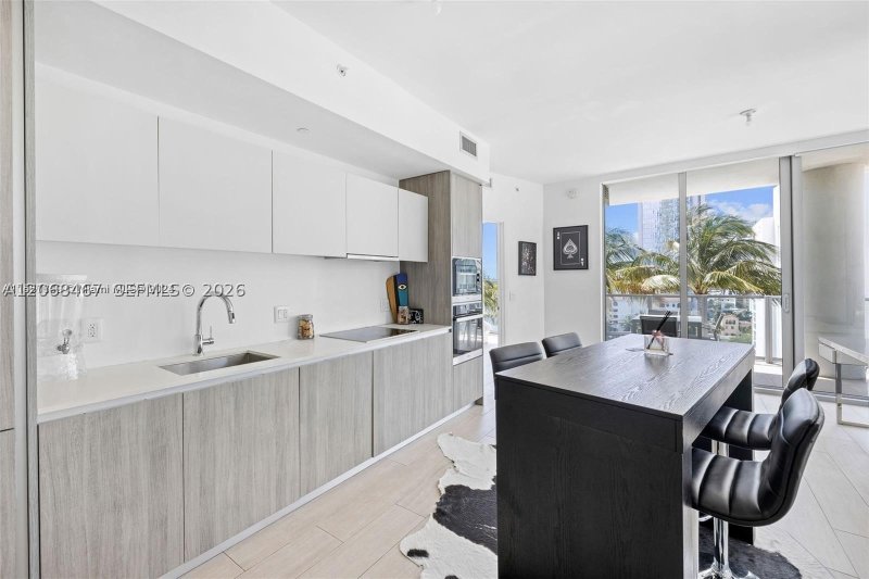 Comprar apartamento no Biscayne Beach 809