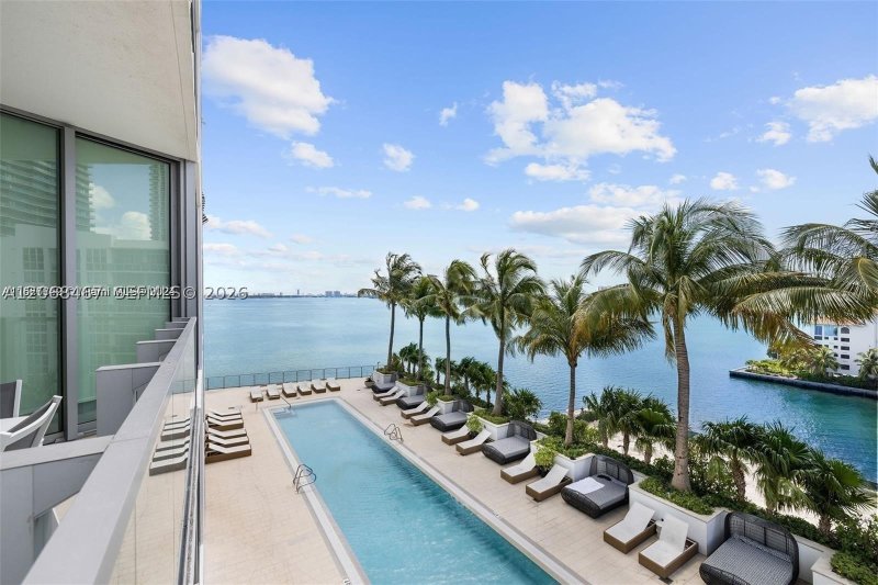 Biscayne Beach Apt #809