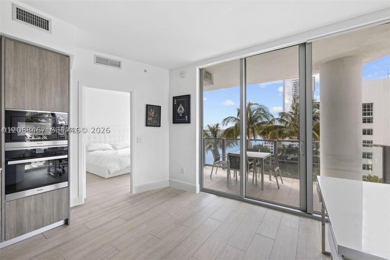 Comprar apartamento no Biscayne Beach 809