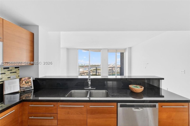 Condo for sale at Vizcayne Everglades On The Bay 3702