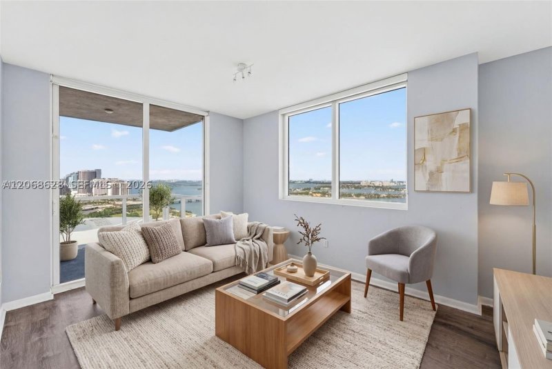Condo for sale at Vizcayne Everglades On The Bay 3702