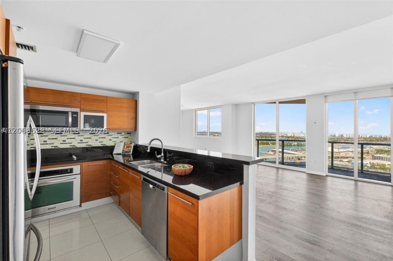 Condo for sale at Vizcayne Everglades On The Bay 3702