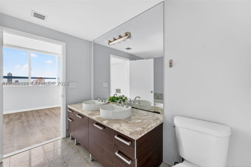 Condo for sale at Vizcayne Everglades On The Bay 3702