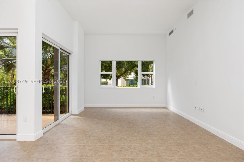 Comprar apartamento en Turnberry Village South 104