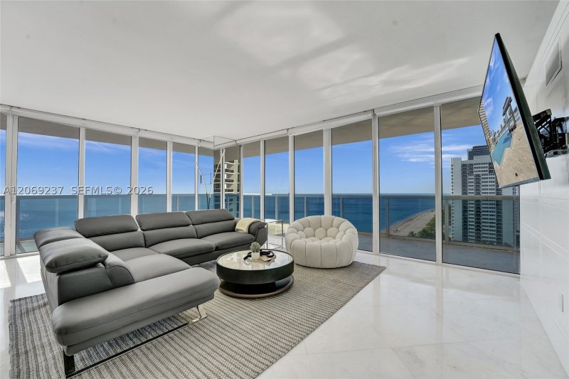 Beach Club Two Apt #1502