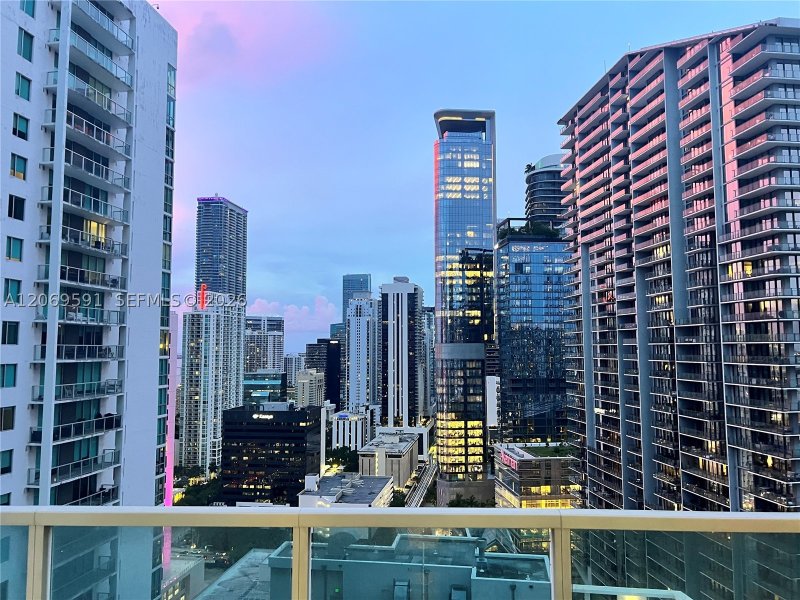 Comprar apartamento no Brickell on the River South 1908