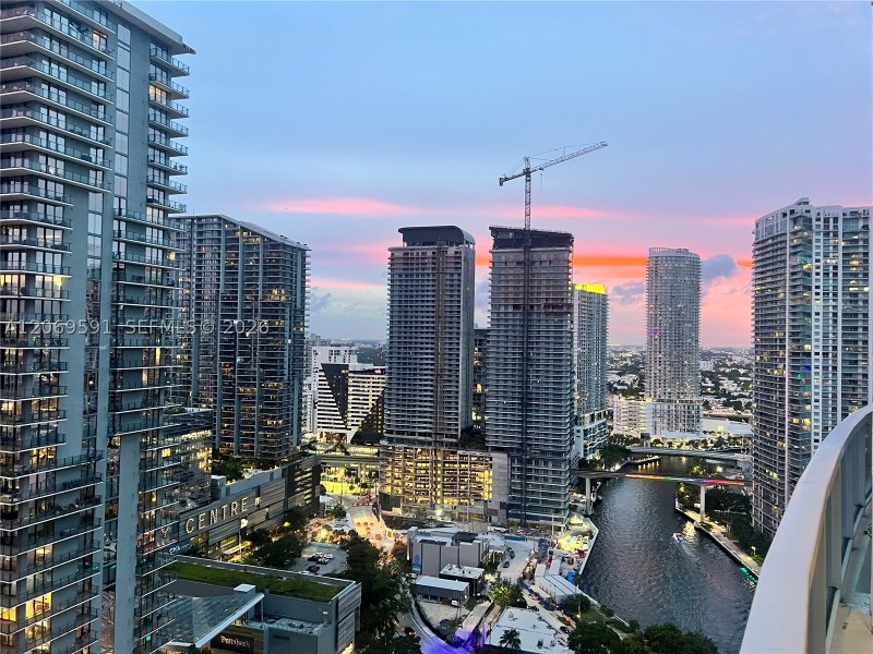 Comprar apartamento no Brickell on the River South 1908