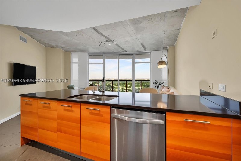 Alquiler de apartamento en Midtown Miami 4 H2807
