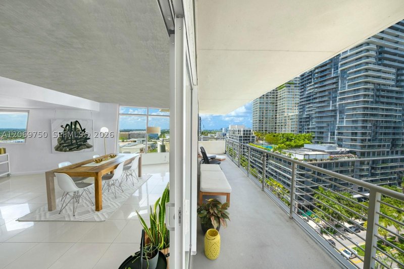 Condo for sale at Midtown Midblock 1104