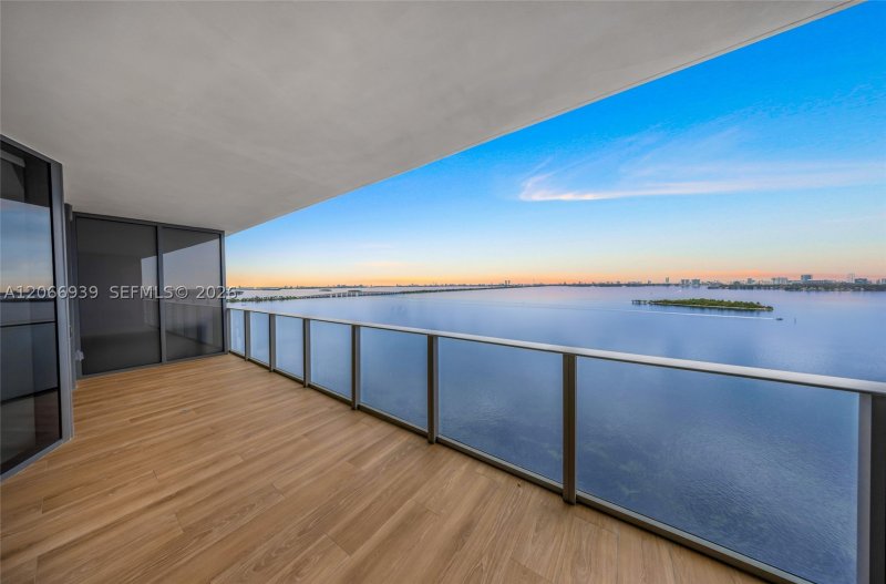Alquiler de apartamento en Aria Reserve Miami 1706