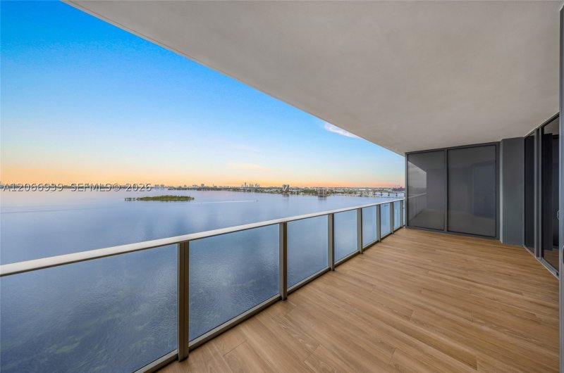 Alquiler de apartamento en Aria Reserve Miami 1706