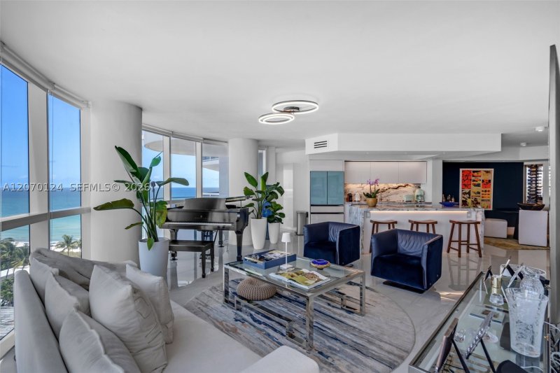 Condo for sale at La Gorce Palace 1207