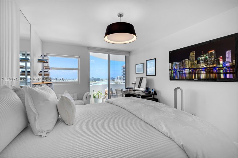 Condo for sale at La Gorce Palace 1207