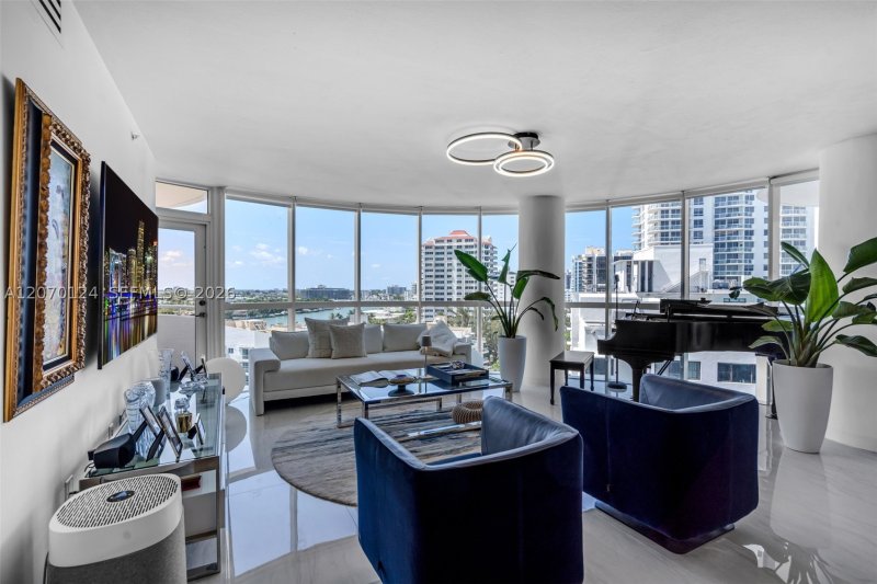 Condo for sale at La Gorce Palace 1207
