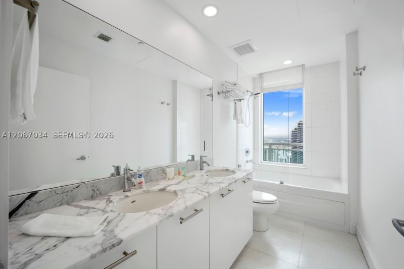 Comprar apartamento no The Plaza Tower I 4600