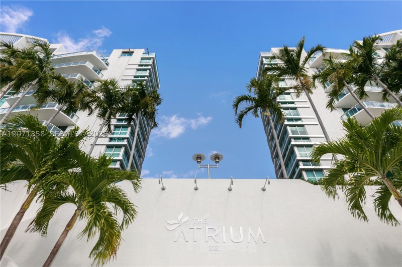 Atrium Aventura Apt #2-1010