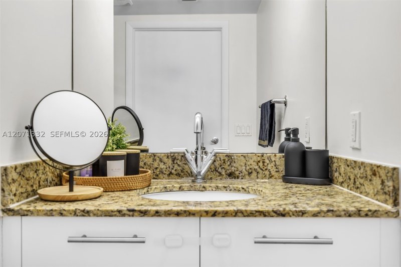 Aluguel de apartamento no Brickell on the River South 908