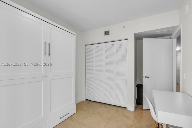 Aluguel de apartamento no Brickell on the River South 908