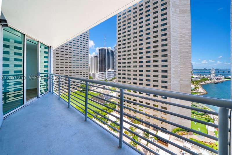 Alquiler de apartamento en One Miami West Tower 1910