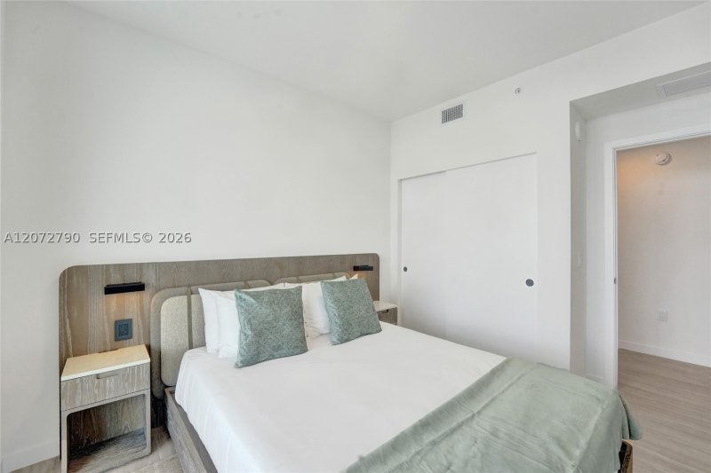 Condo for sale at 72 Park Miami Beach 1012