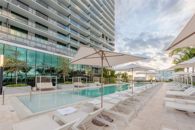 Condo for sale at 72 Park Miami Beach 1012