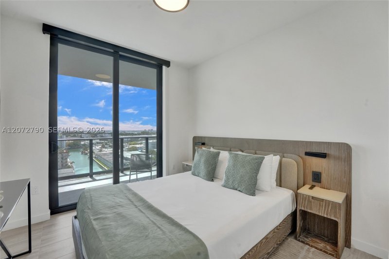 Condo for sale at 72 Park Miami Beach 1012