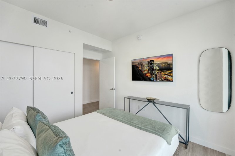 Condo for sale at 72 Park Miami Beach 1012