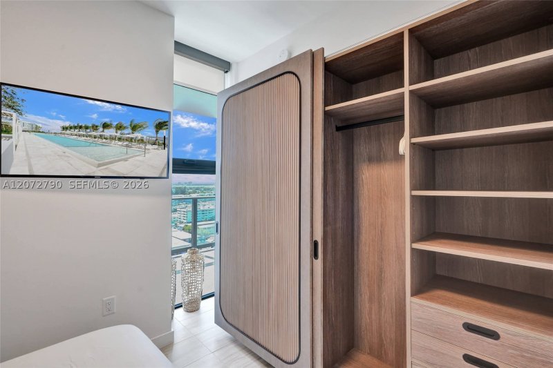 Condo for sale at 72 Park Miami Beach 1012