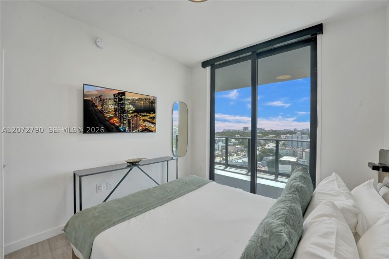 Condo for sale at 72 Park Miami Beach 1012