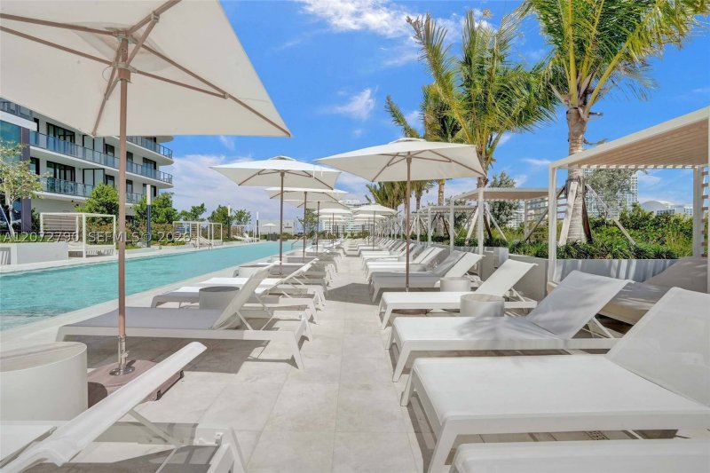 Condo for sale at 72 Park Miami Beach 1012