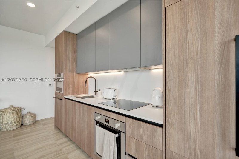 Condo for sale at 72 Park Miami Beach 1012
