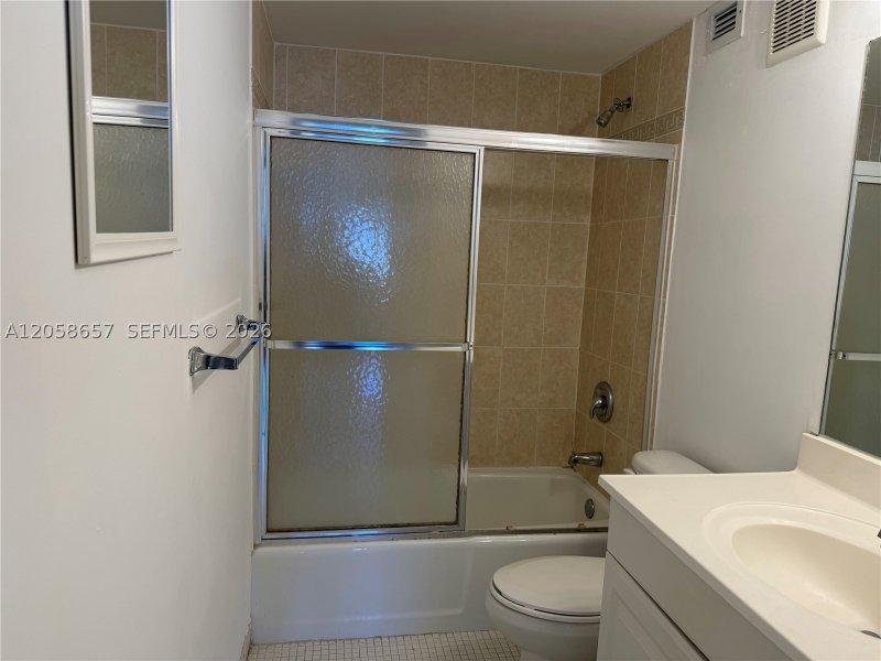 Comprar apartamento no Coastal Towers 311
