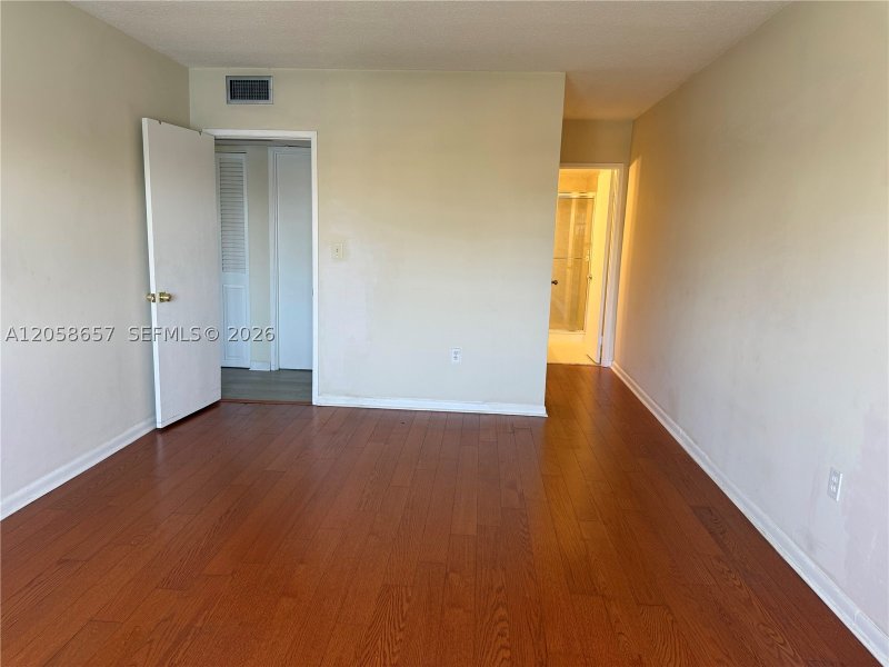 Comprar apartamento no Coastal Towers 311