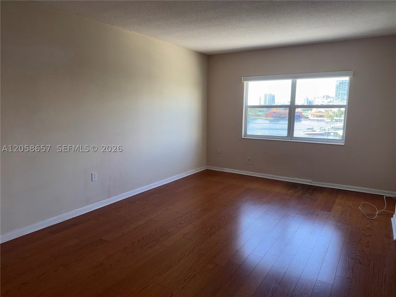 Comprar apartamento no Coastal Towers 311