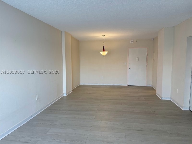 Comprar apartamento no Coastal Towers 311