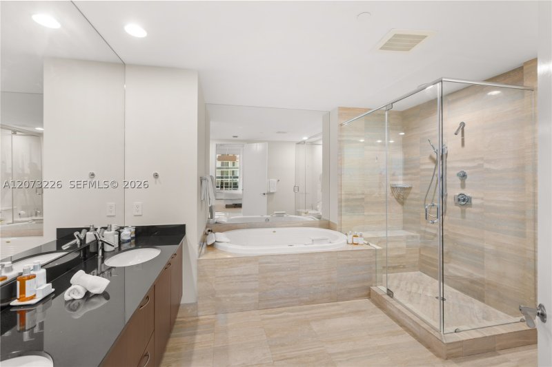 Aluguel de apartamento no Trump Tower Three 1702