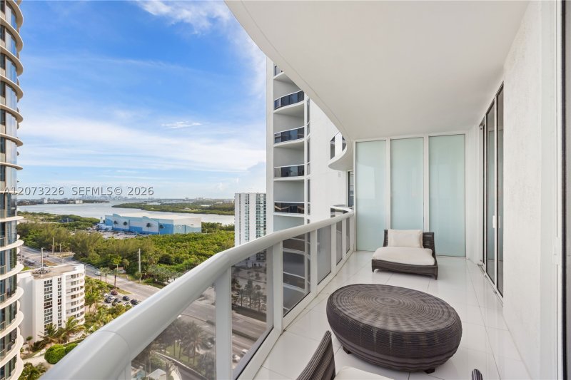 Aluguel de apartamento no Trump Tower Three 1702