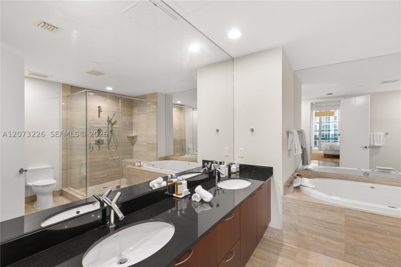 Aluguel de apartamento no Trump Tower Three 1702