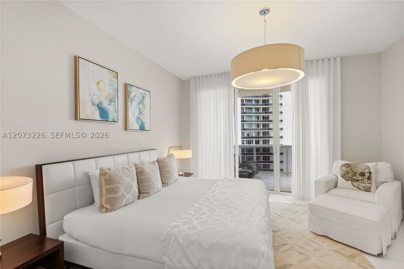 Aluguel de apartamento no Trump Tower Three 1702