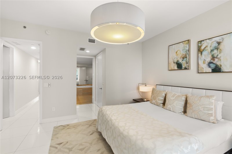 Aluguel de apartamento no Trump Tower Three 1702