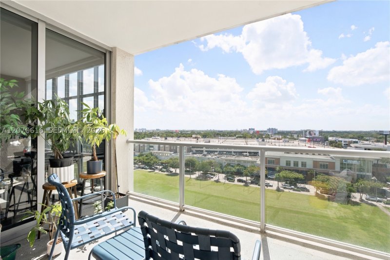 Condo for sale at Midtown Miami 2 M-0904